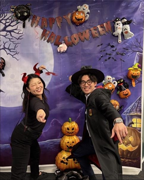 社内に“エイリアンやハリーポッターが出現！？👀